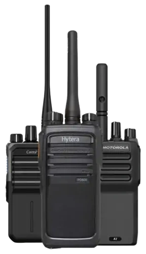 Rádios comunicadores Caltta, Hytera e Motorola lado a lado, disponíveis para locação